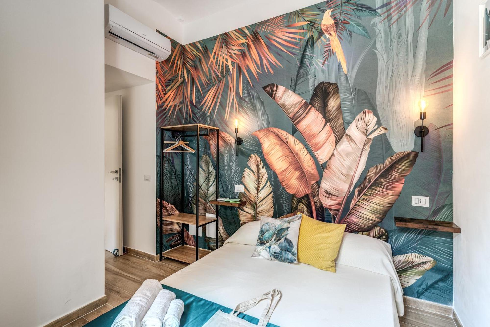 Nala & Kira - Two Big For Groups In The Center Of Apartment Rom