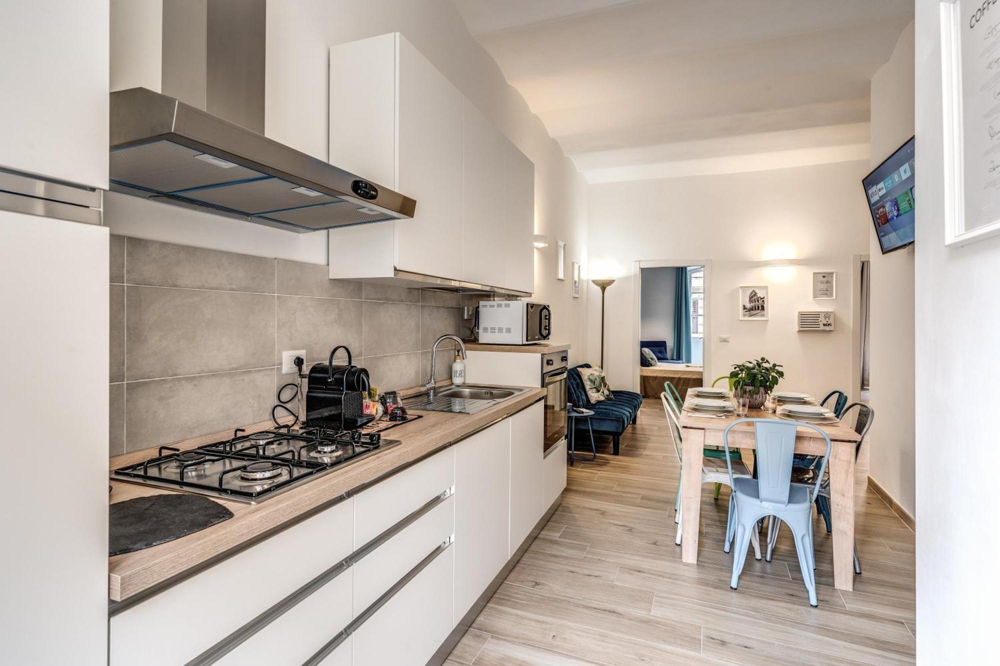 Nala & Kira - Two Big For Groups In The Center Of Apartment Rom