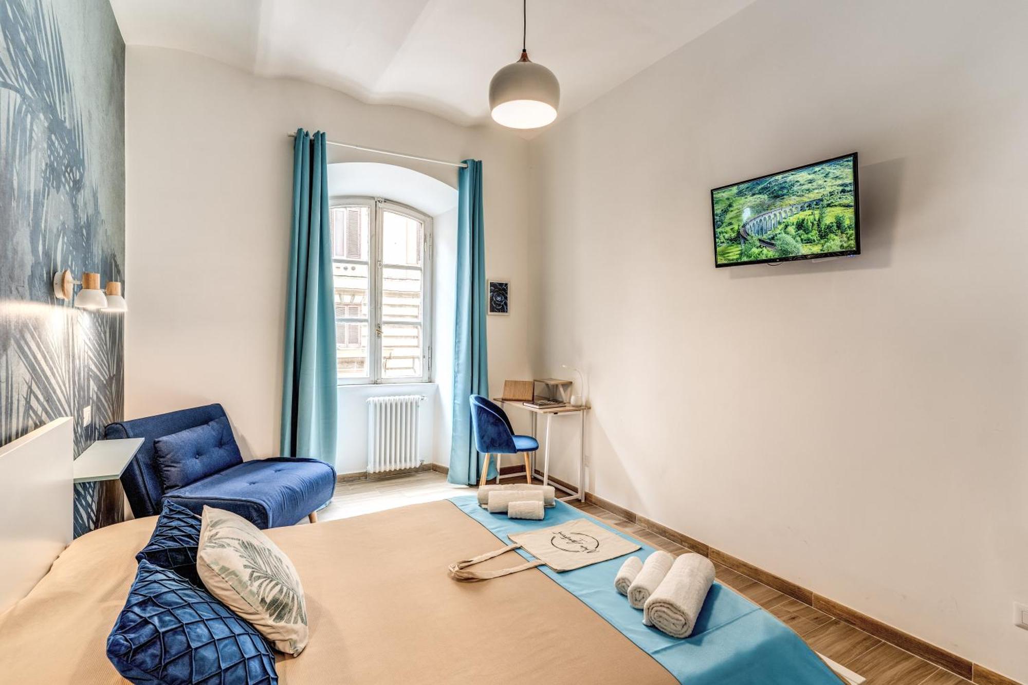 Nala & Kira - Two Big For Groups In The Center Of Apartment Rom