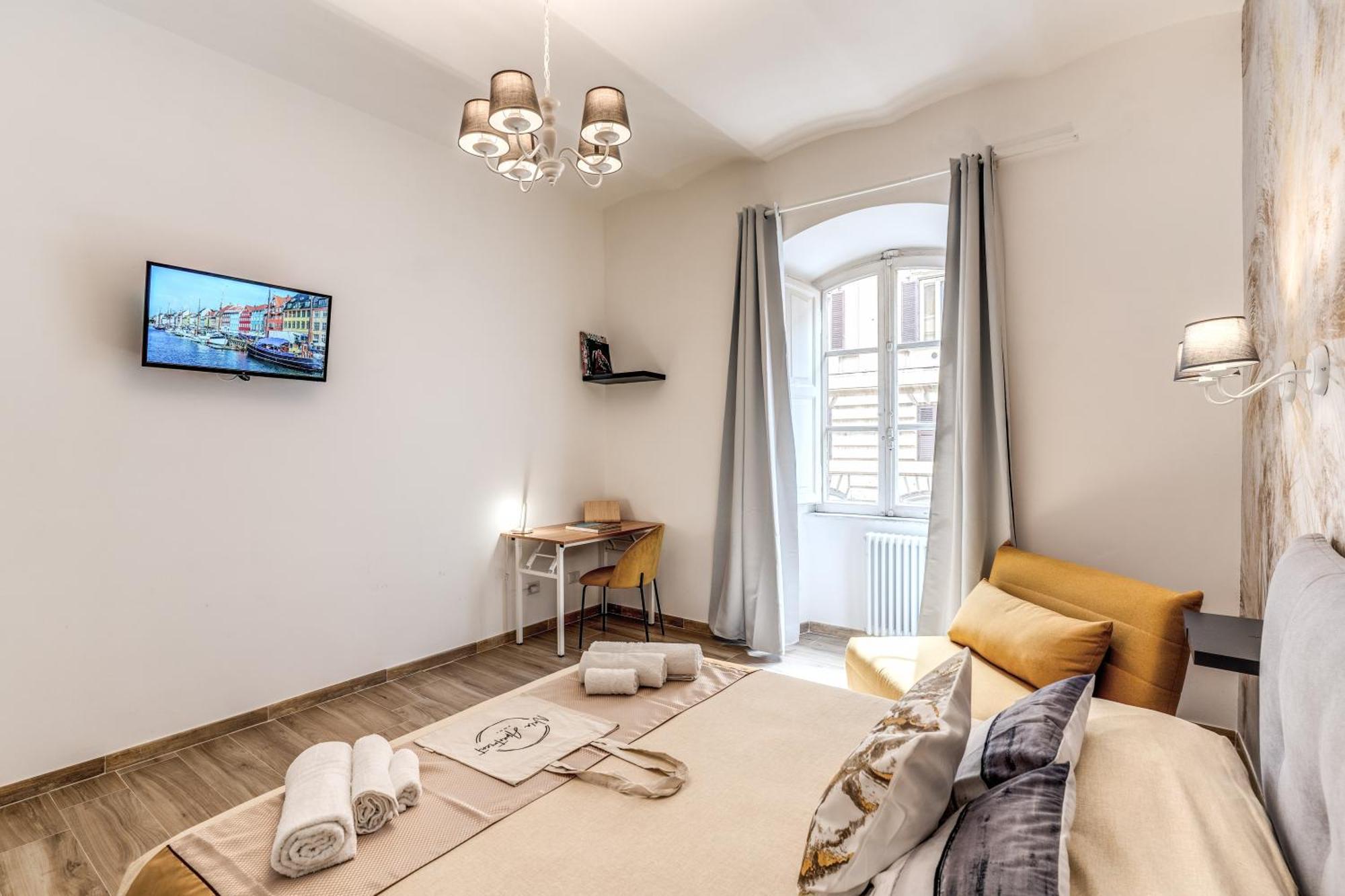 Nala & Kira - Two Big For Groups In The Center Of Apartment Rom